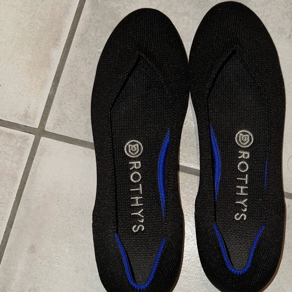 EXCELLENT condition rothy’s flats black round toe